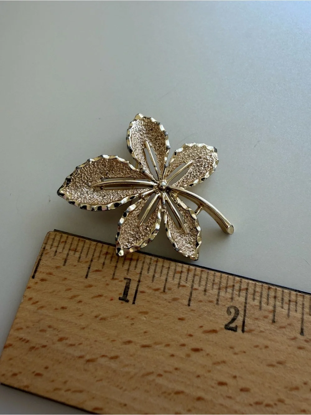Vintage Sarah Coventry Gold Tone Ivy Leaf Brooch Elegant Women’s Accessory